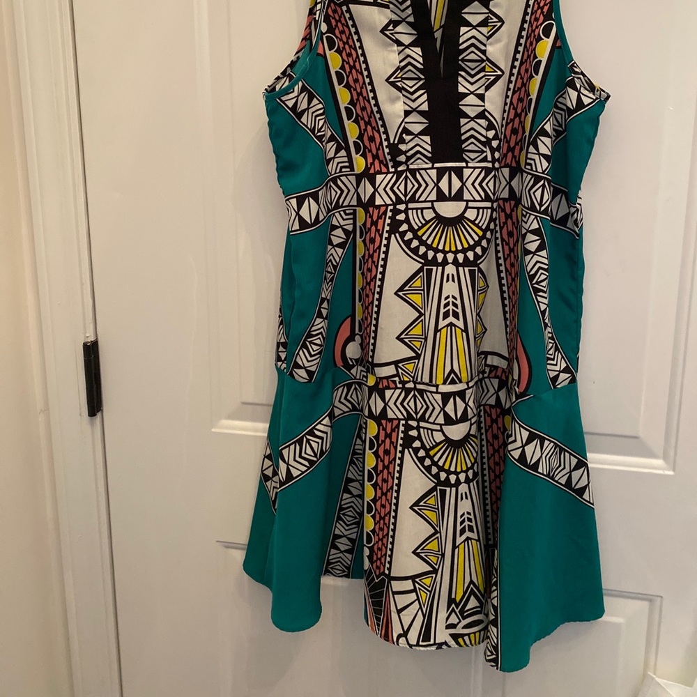 BAR lll Women's Flare Dress Size Medium Poly sleeveless teal green, white, black